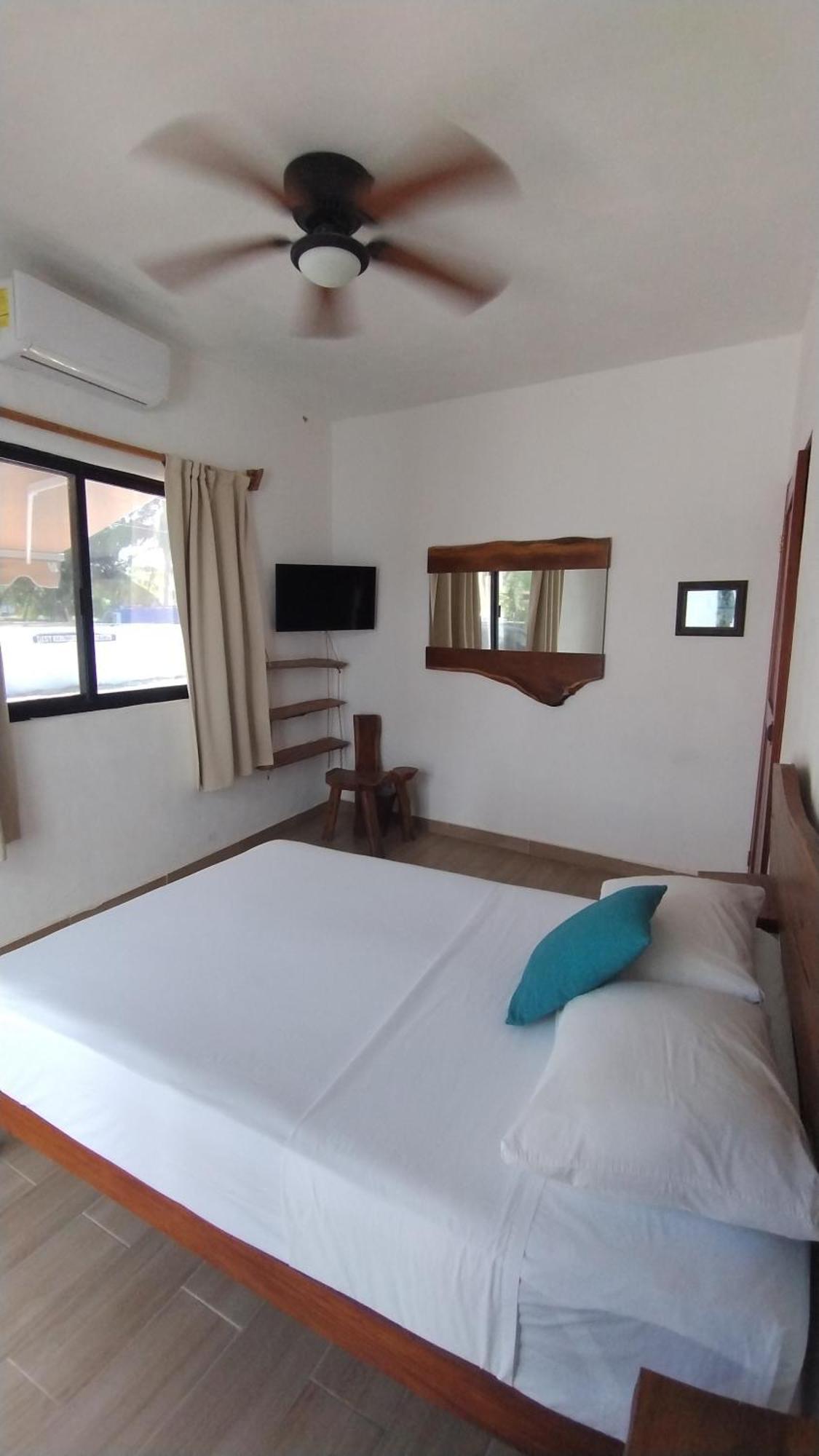 Ade Hotel Бакалар Екстериор снимка